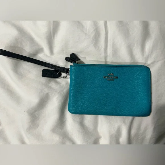 Coach wristlet - Picture 2 of 8